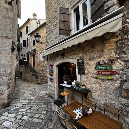 Athos Guesthouse Котор Екстериор снимка