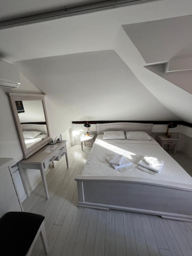 Athos Guesthouse Котор Екстериор снимка