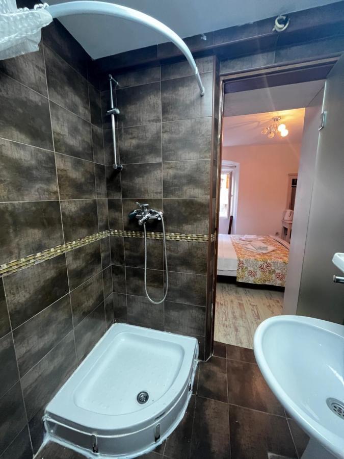 Athos Guesthouse Котор Екстериор снимка